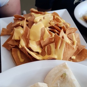 Mini Nachos c Queso