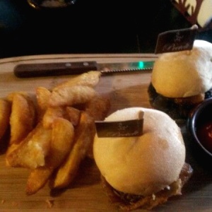 Ponchi Mini Burger Duo  Black Angus