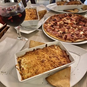 Lasaña de Carne Gratinada y Pizza Chicho’s