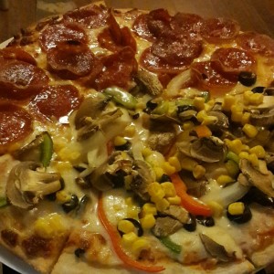 1/2veggie pizza & 1/& pizza peperoni