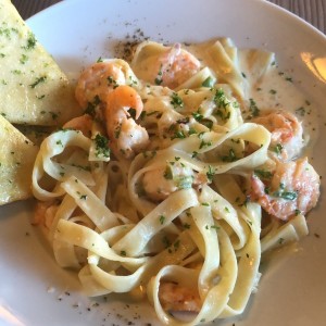 Pasta con Camarones a la crema