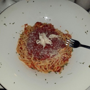 Spaghetti de pollo en salsa pomodoro