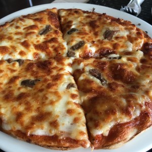 Pizza margarita con anchoas