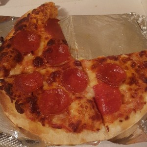 Pizza tradicional - Lost pepperoni