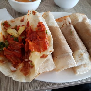 Tacos de pastor. Tortilla de harina