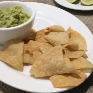 nachos con guacamole