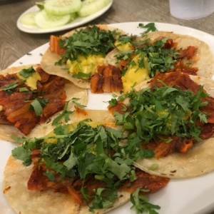 tacos al pastor en tortilla de maiz sin cebolla 