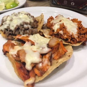 Tacos con Carne al Pastor, Chorizo y Bistec
