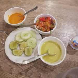 pico de gallo, salsa picante y semi picante