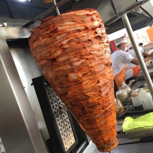 Trompo de carne de cerdo para los Tacos al Pastor
