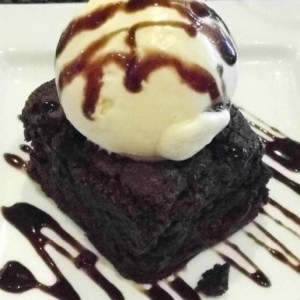 brownie con helado