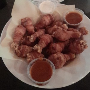 HOOTERS BACON WRAPPED WINGS