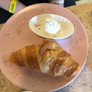 Croissant con queso crema