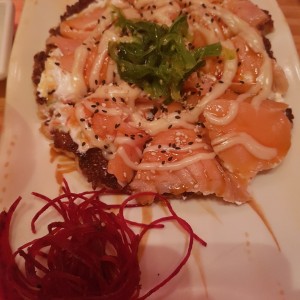 Suchi pizza de salmon