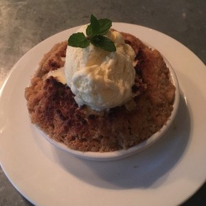 apple crumble with ice cream