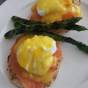 eggs benedict with salmon