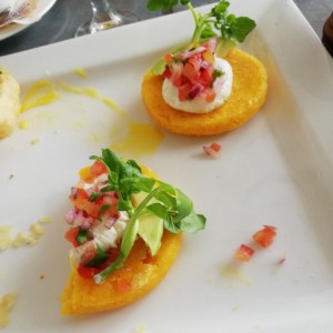 tortillas con queso de cabra y pico de gallo