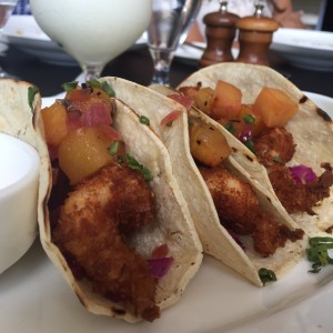 Brunch Especial Mexicano - Tacos de langostinos tempurizados con coco