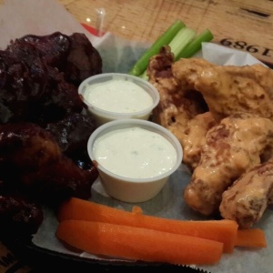 15 wings (original bbq y creamy buffalo) 