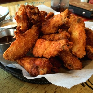 Wings con la salsa bbq y parmesan a parte 