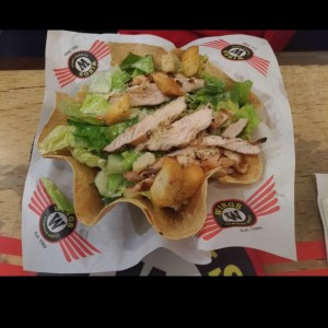 ensalada ceasar de pollo 