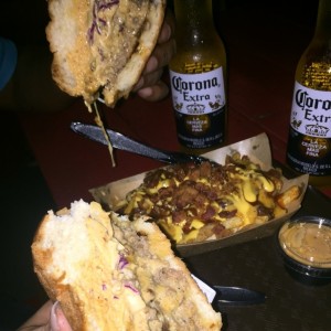 hamburguesa oink-oink / Chancho fries