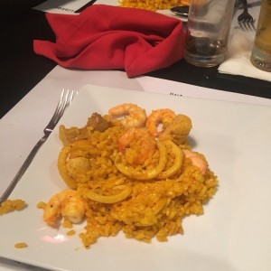 Paella Mar y Tierra 