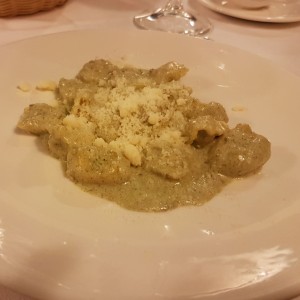 tortellinis de ternera con pesto de pistacho