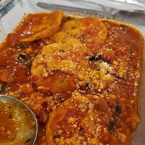 Ravioli Relleno de Carne al Tomate