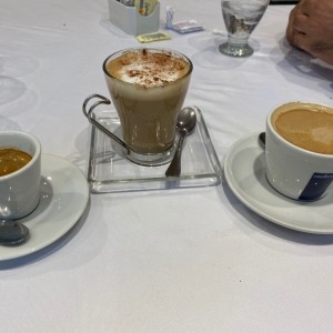 Expreso, capuccino y cafe con leche.