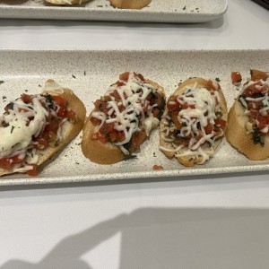 Bruschetta de Tomate y Mozarella