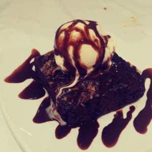 brownie con helado