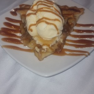 Tarta de Manzana con Helado de Vainilla