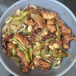 Lunch Bowl - Kung Pao Chicken con fideos 