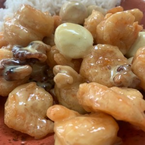 Shrimp with Candied Walnuts