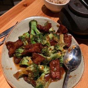 salteado de carne y brocoli