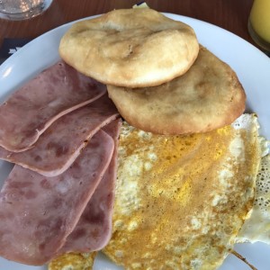 omelette con jamon y hojaldre