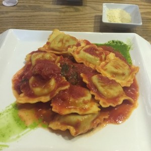 ravioli en salsa pomodoro