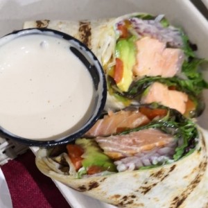 wrap de salmon con salsa