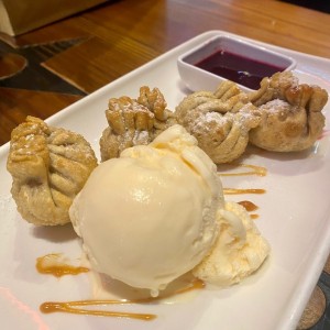 Wanton de Queso y Dulce de Leche con Helado