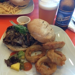 Turin burguer with a handcraft bluemoon beer