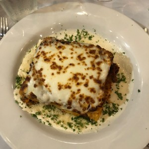 lasagna de carne con queso gratinado