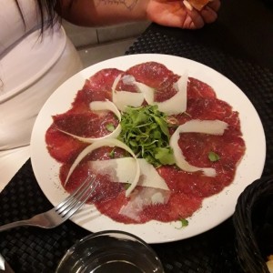 delicioso carpaccio di manzo.