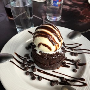 brownie con helado