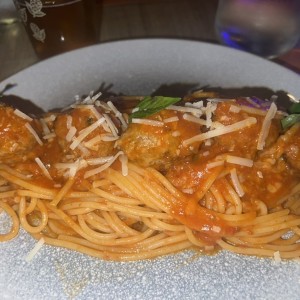 Spaghetti con albóndigas