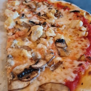 Pizza Alba con pollo, con aceite de trufa blanca