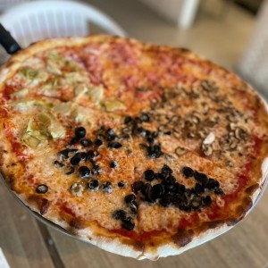 Pizza Tradizionale - Quattro Formaggi