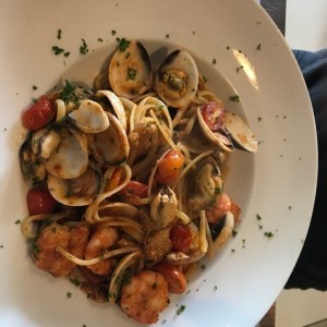 Linguini con frutos del mar