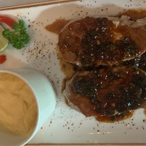 asian tuna with mashed potatoes