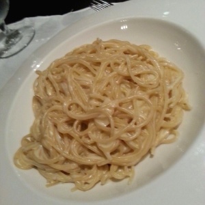 Spaghetti en salsa blanca